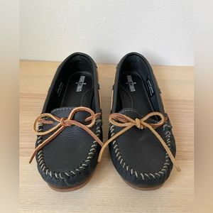 Women’s Minnetonka Moccasin Slippers/House Shoes, 8.5, Navy Blue